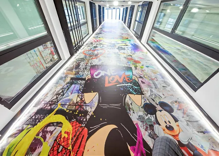 Bluestay 78 - Superb * Paris